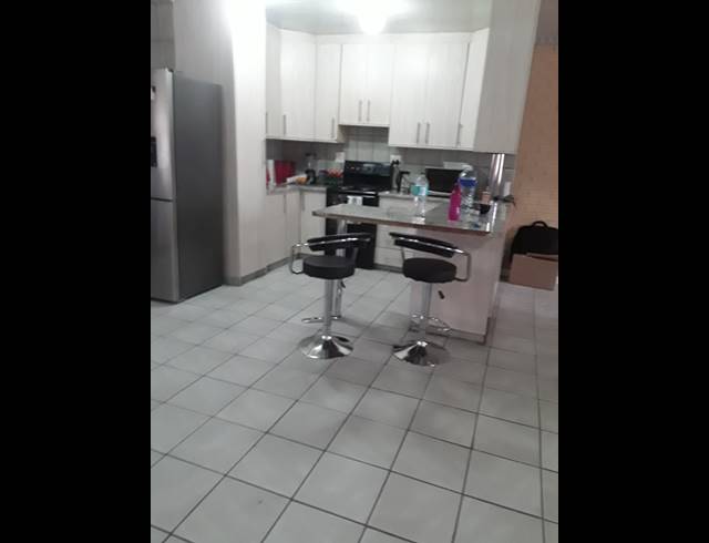 3 BEDROOM APARTMENT FOR SALE IN AMAJUBA PARK